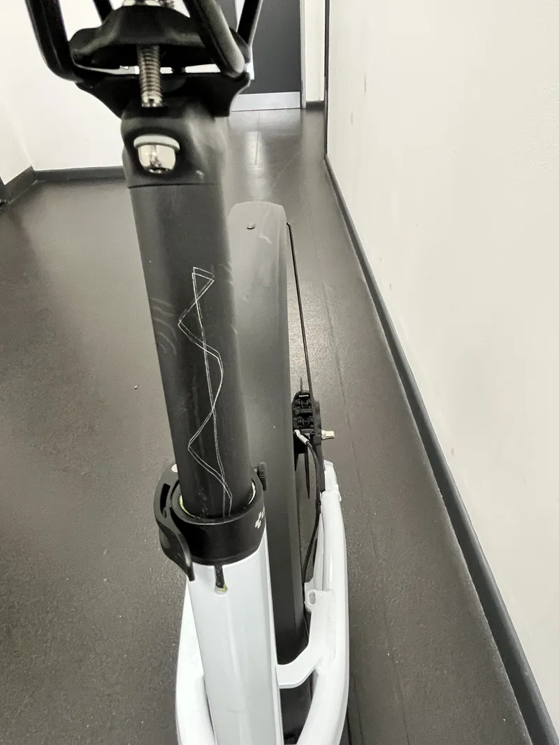 EX DISPLAY Cube Cargo Hybrid 500 Electric Cargo Bike 2023 in Flash White Black-3